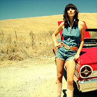 Nicki Bluhm